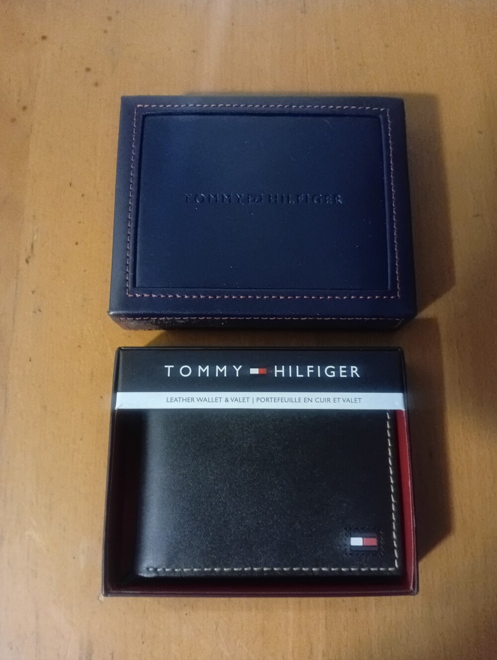 Tommy Hilfiger Leather Wallet And Valet (RFID)